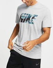 Afbeelding in Gallery-weergave laden, Nike Dri Fit Tee Camo GFX
